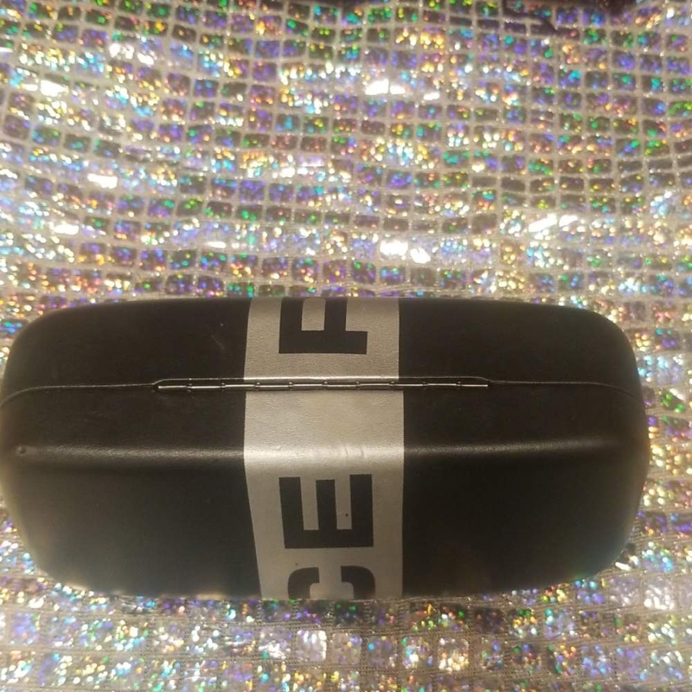 Eyeglass case - Picture 4 of 8